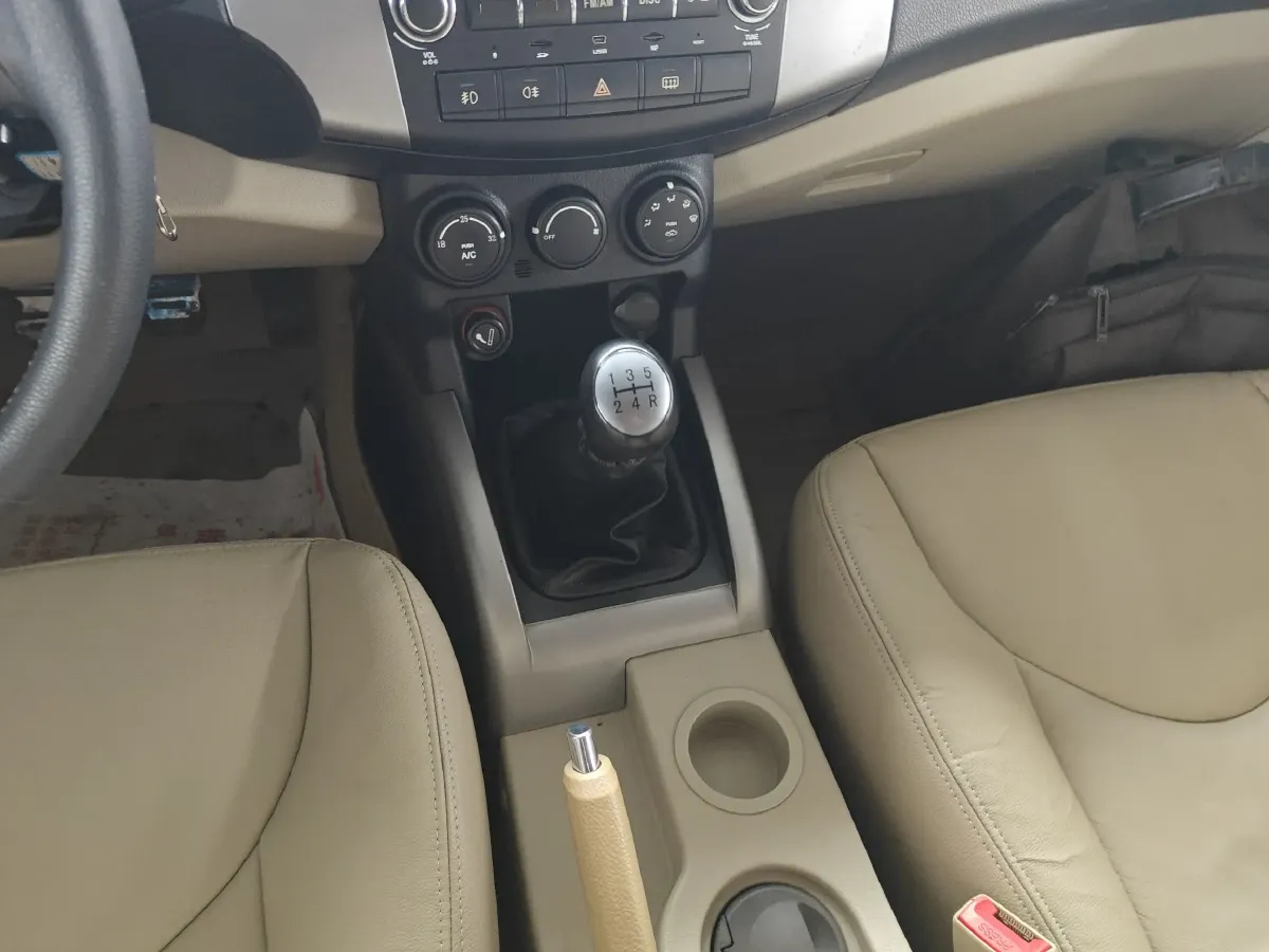 2012 Landwind X8 2.0T 122HP L4 5MT,autocango,china used car exporter,china ev exporter,chinese used car exporter,chinese used ev exporter