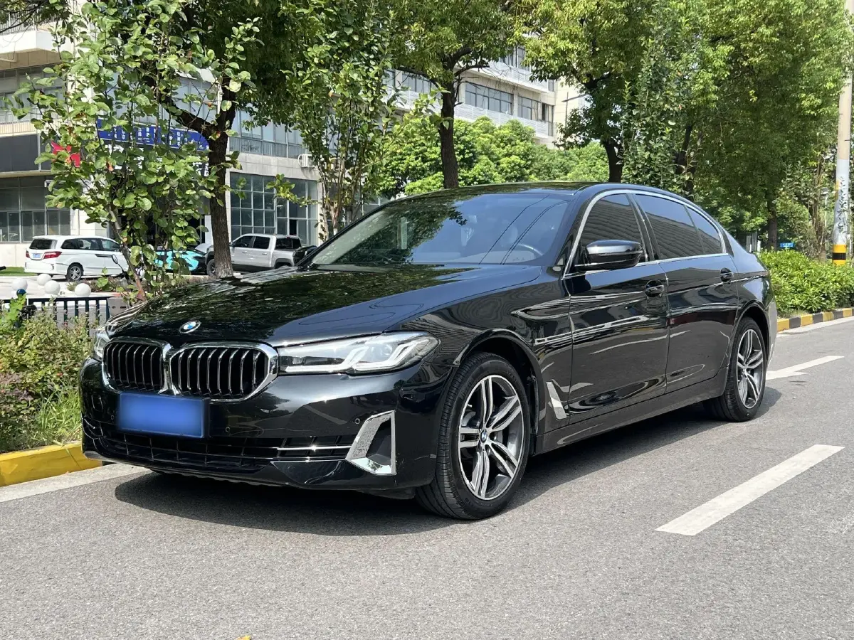 2022 BMW 5 Series 2.0T 252HP L4 8AT