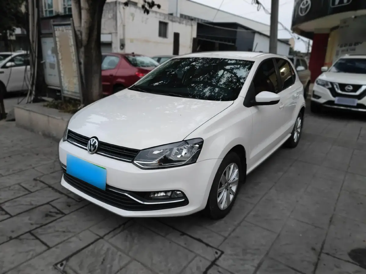 2014 Volkswagen Polo 1.6L 110HP L4 6AT