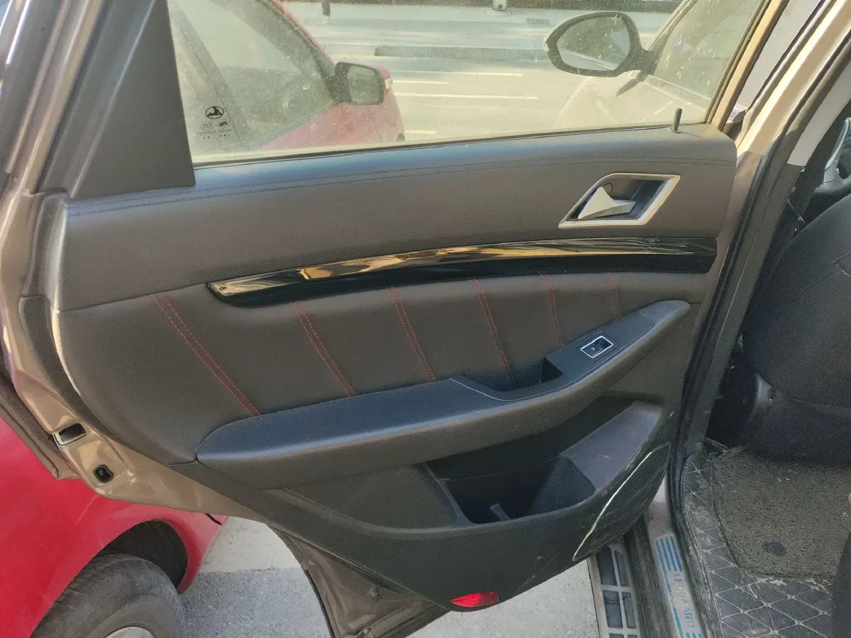 2015 Leopaard CS10 2.0T 177HP L4 6MT,autocango,china used car exporter,china ev exporter,chinese used car exporter,chinese used ev exporter