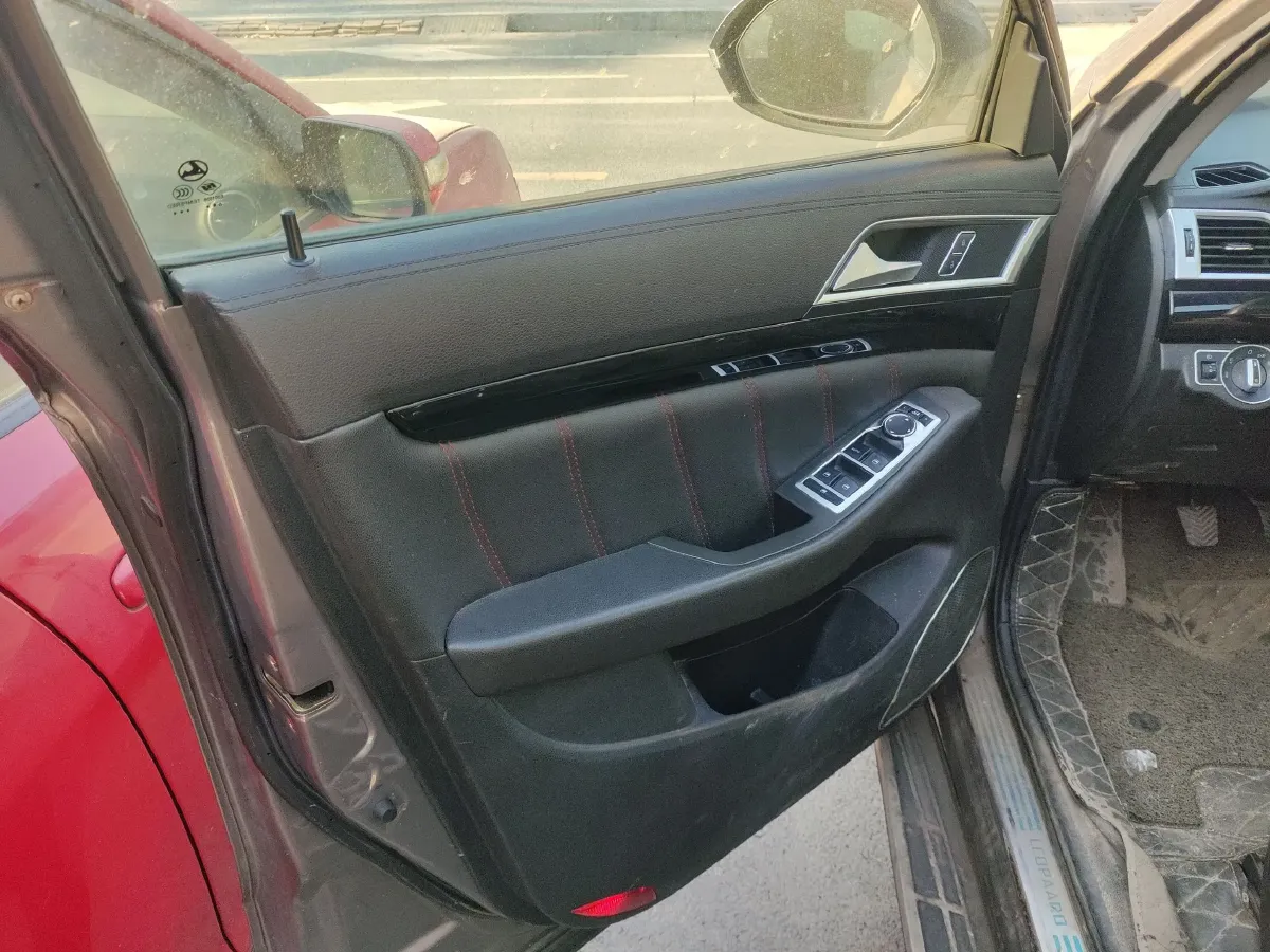 2015 Leopaard CS10 2.0T 177HP L4 6MT,autocango,china used car exporter,china ev exporter,chinese used car exporter,chinese used ev exporter