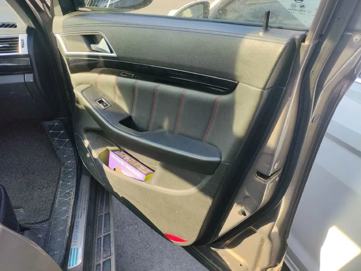 2015 Leopaard CS10 2.0T 177HP L4 6MT,autocango,china used car exporter,china ev exporter,chinese used car exporter,chinese used ev exporter