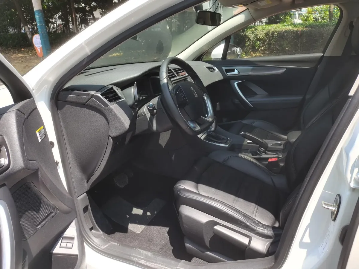 2016 DS 5LS 1.6T 167HP L4 6AT,autocango,china used car exporter,china ev exporter,chinese used car exporter,chinese used ev exporter