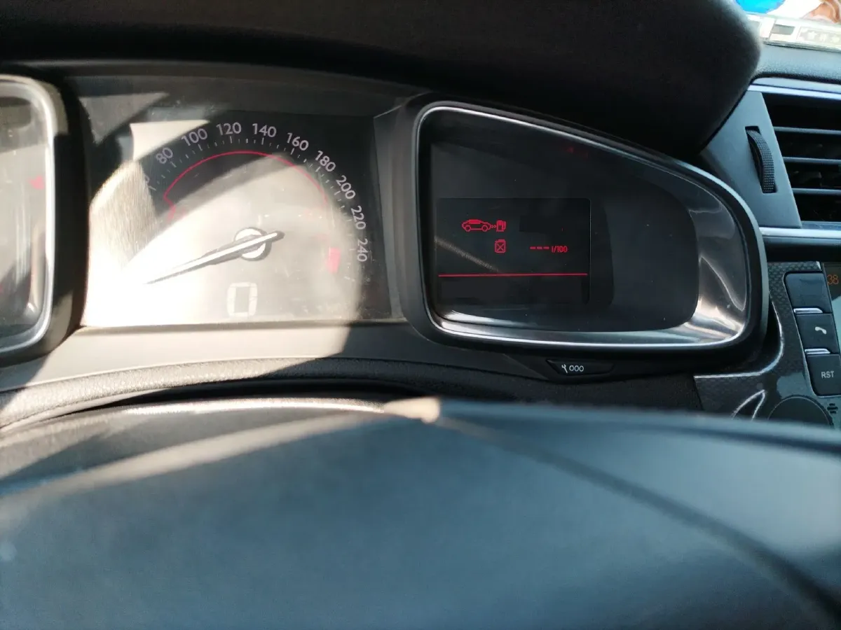 2014 DS 5LS 1.8L 139HP L4 6AT,autocango,china used car exporter,china ev exporter,chinese used car exporter,chinese used ev exporter