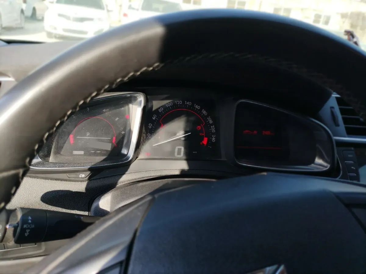 2014 DS 5LS 1.8L 139HP L4 6AT,autocango,china used car exporter,china ev exporter,chinese used car exporter,chinese used ev exporter