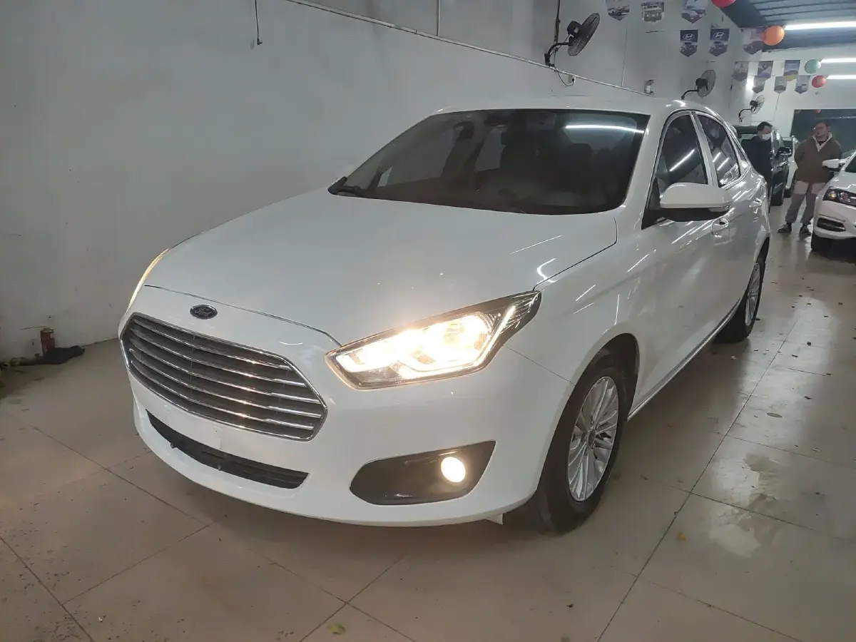 2015 Ford Escort 1.5L 113HP L4 5MT