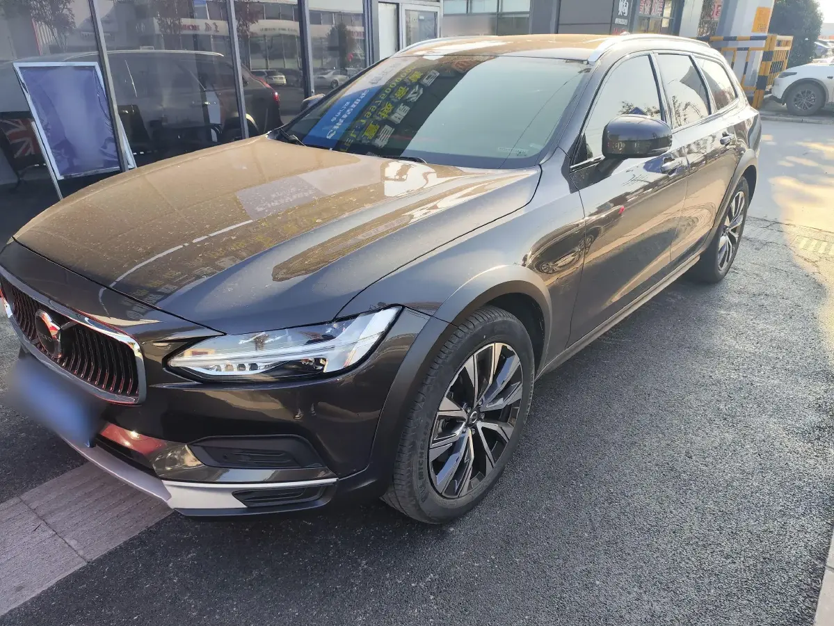 2023 Volvo V90 2.0T 250HP L4 8AT
