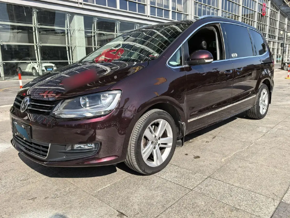 2018 Volkswagen Sharan 2.0T 220HP L4 6DCT