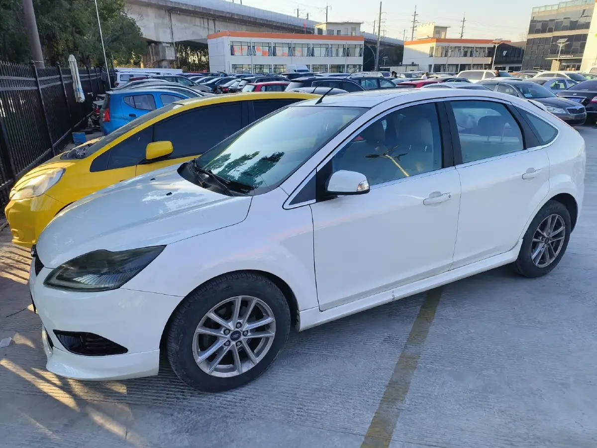 2013 Ford Focus 1.8L 124HP L4 5MT