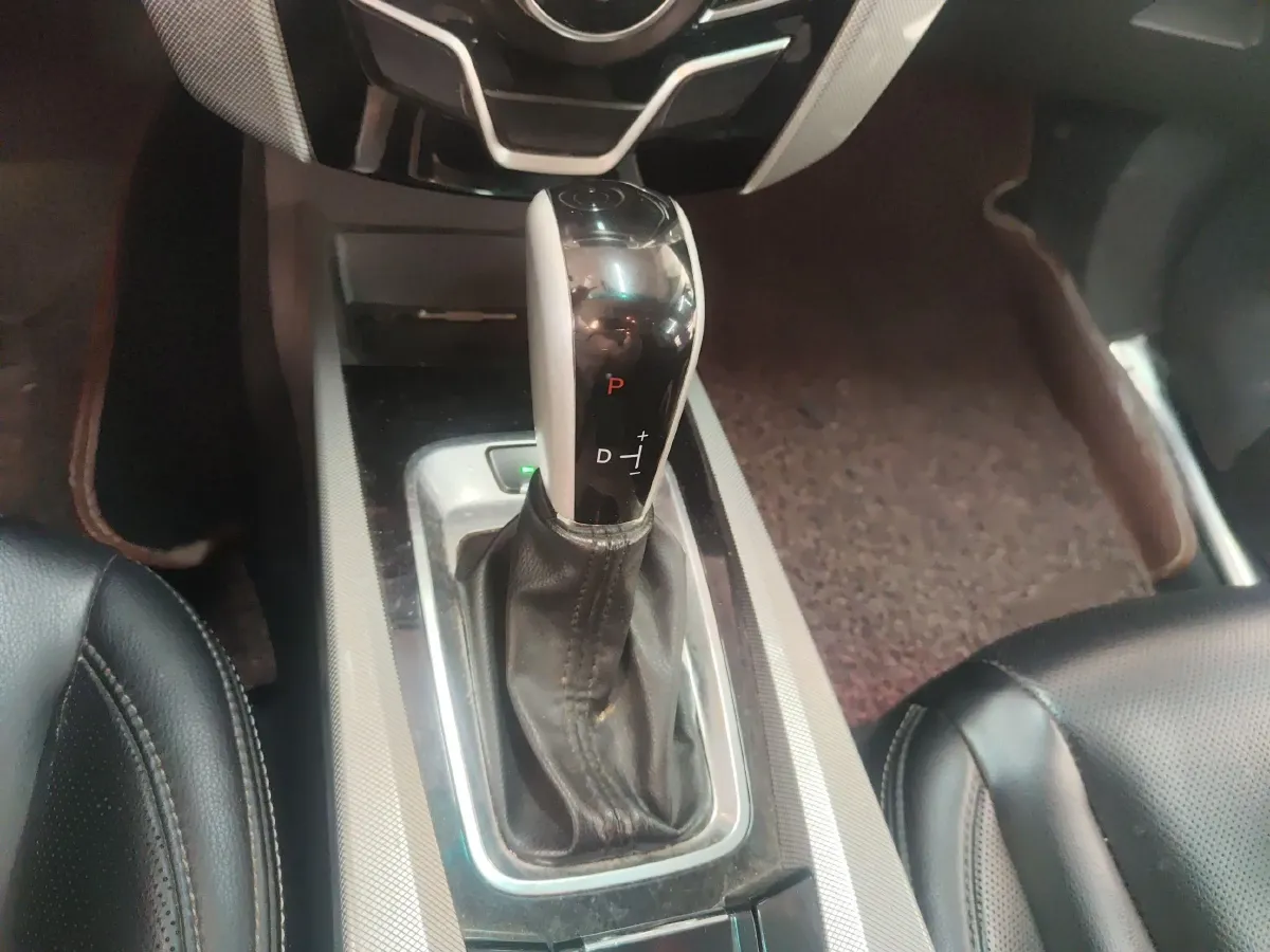 2015 Luxgen 6 SUV 1.8T 180HP L4 6AT,autocango,china used car exporter,china ev exporter,chinese used car exporter,chinese used ev exporter