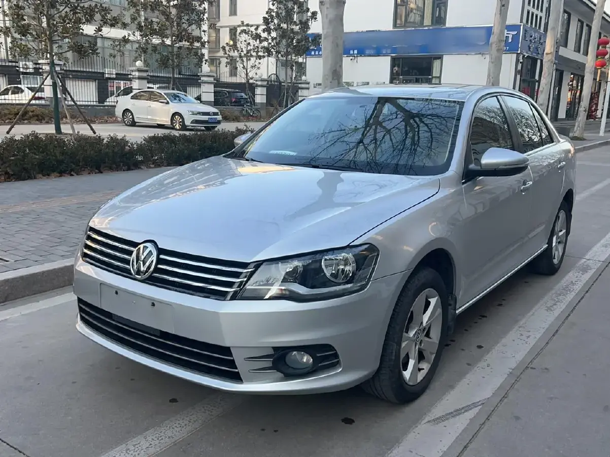 2013 Volkswagen Bora 1.6L 105HP L4 5MT