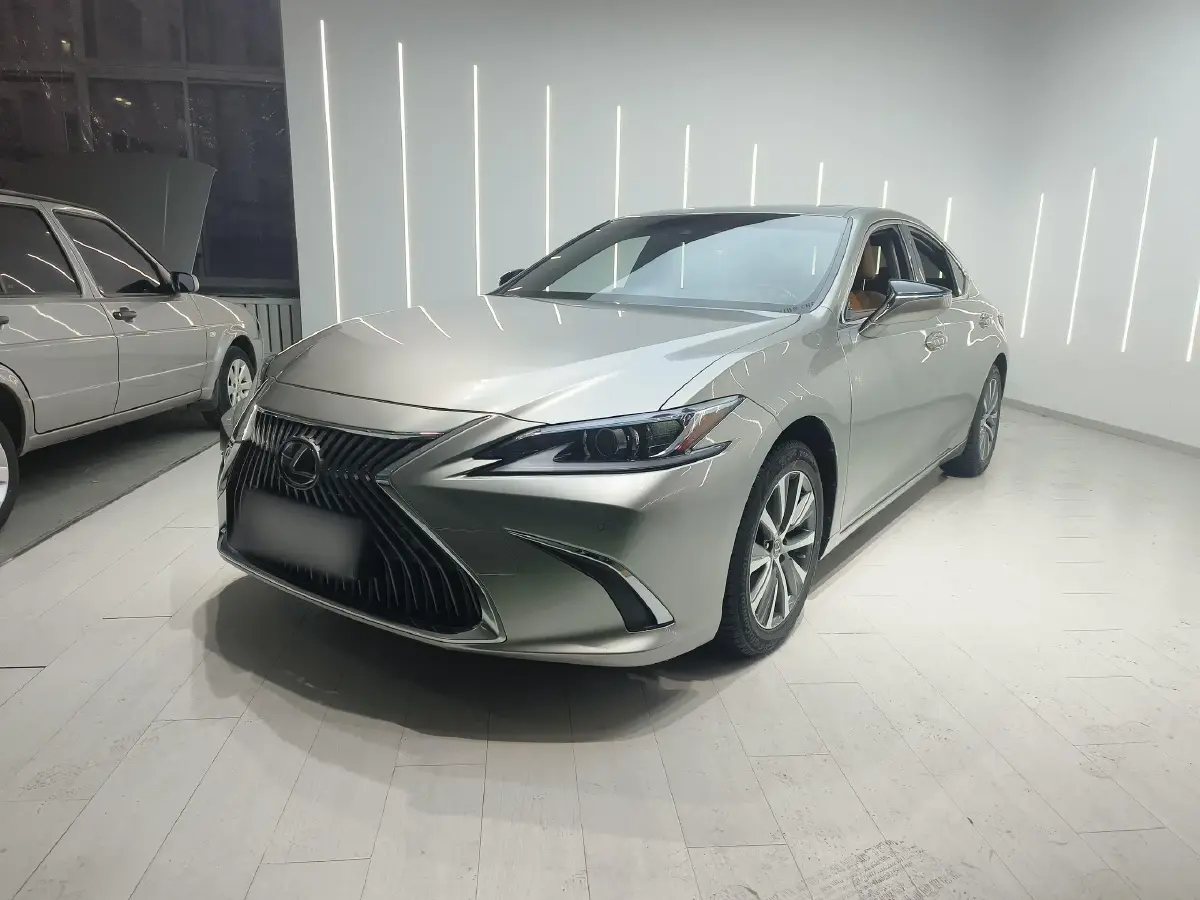 2020 Lexus ES 2.0L 173HP L4 CVT