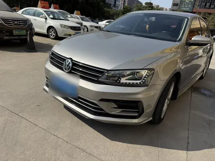 2018 Volkswagen Sagitar 1.4T 150HP L4 7DCT