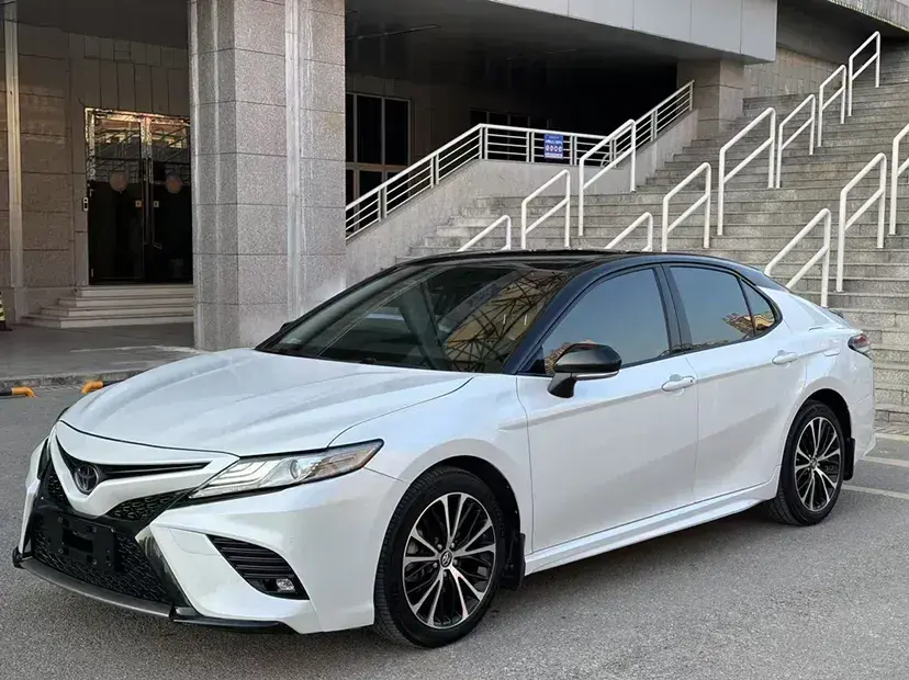 2019 Toyota Camry 2.5L 209HP L4 8AT