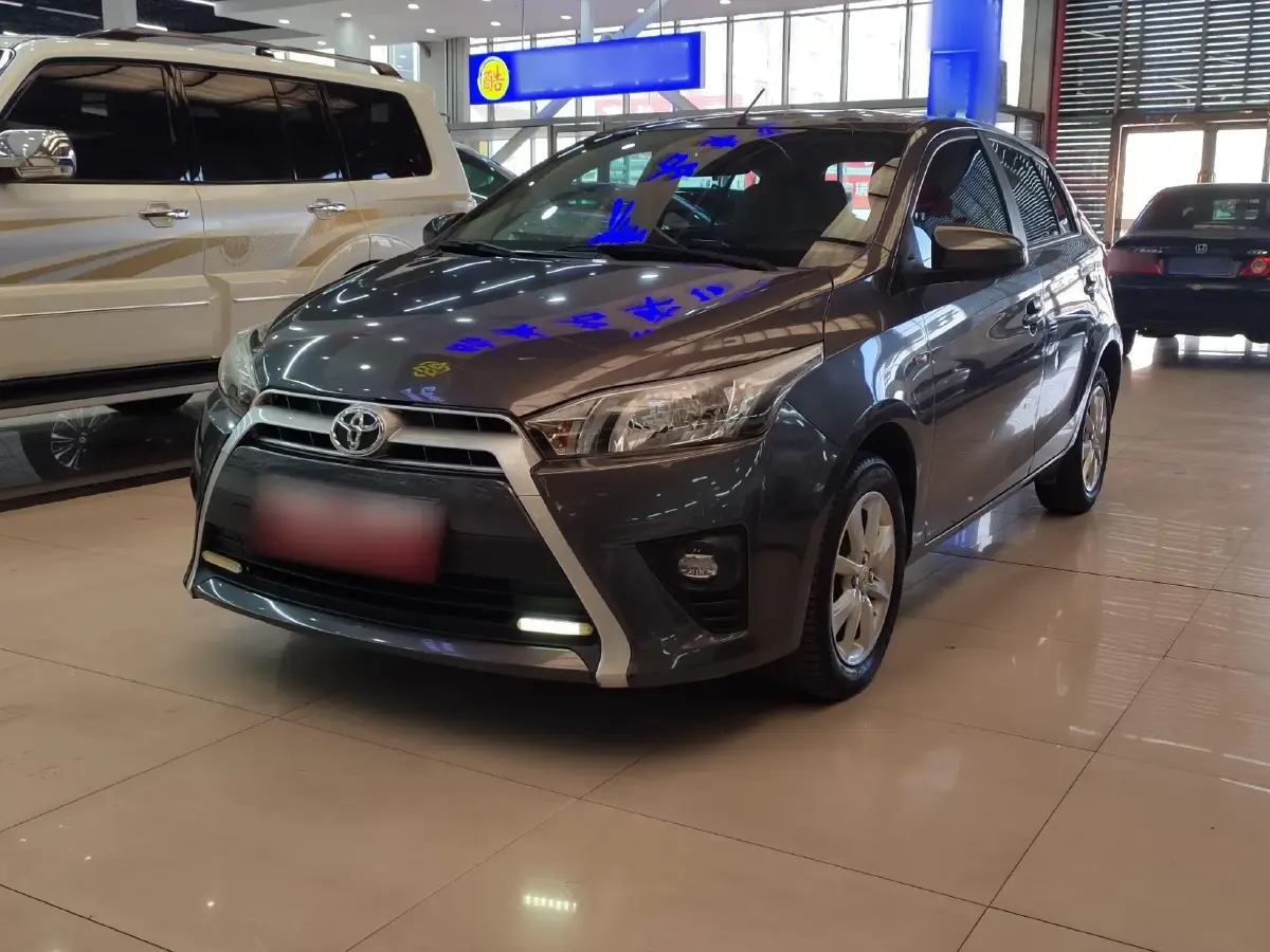 2014 Toyota Yaris L 1.5L 107HP L4 5MT