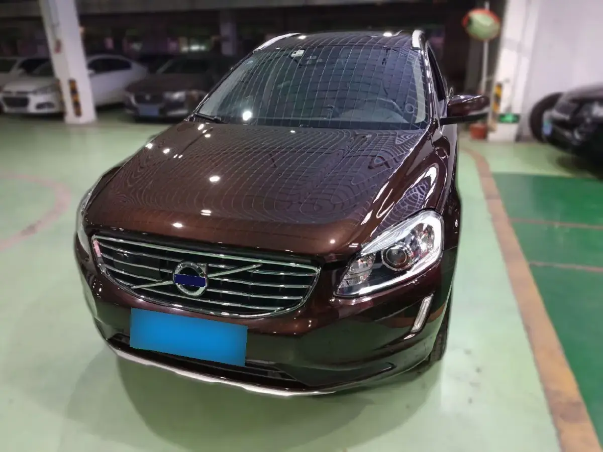 2017 Volvo XC60 2.0T 245HP L4 8AT