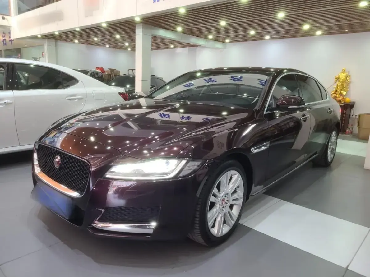 2018 Jaguar XFL 2.0T 250HP L4 8AT