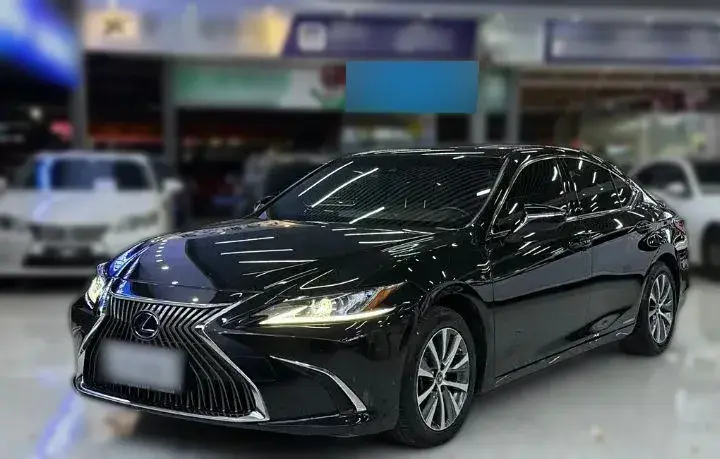 2020 Lexus ES 2.5L 178HP L4 E-CVT Hybrid