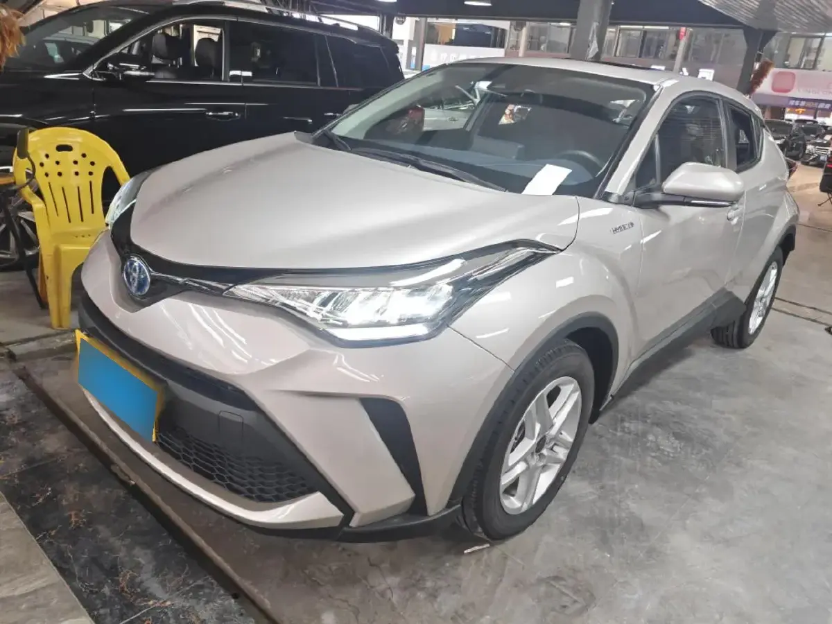 2023 Toyota C-HR 2.0L 146HP L4 E-CVT Hybrid