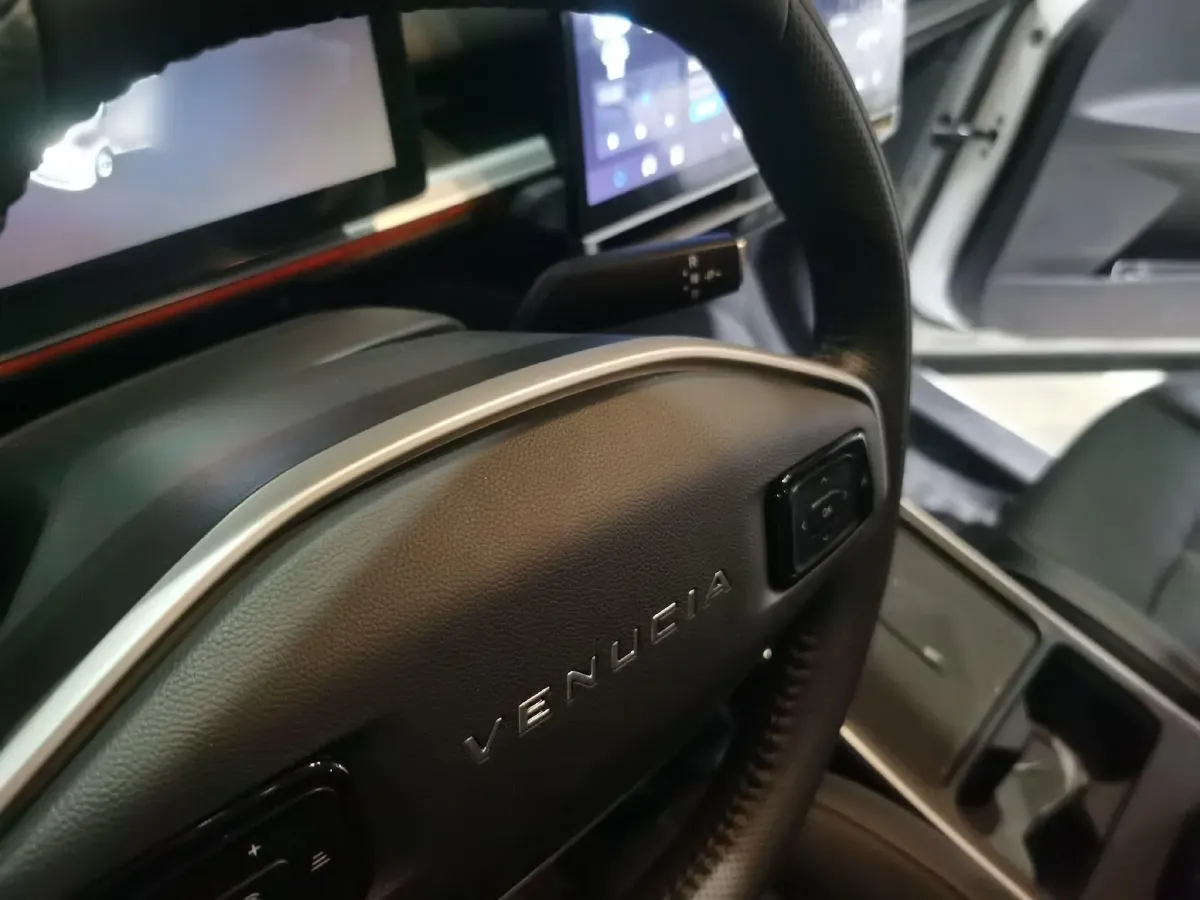 2023 Venucia VX6 BEV 62KWH,autocango,china used car exporter,china ev exporter,chinese used car exporter,chinese used ev exporter