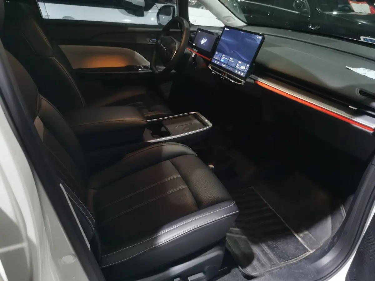 2023 Venucia VX6 BEV 62KWH,autocango,china used car exporter,china ev exporter,chinese used car exporter,chinese used ev exporter