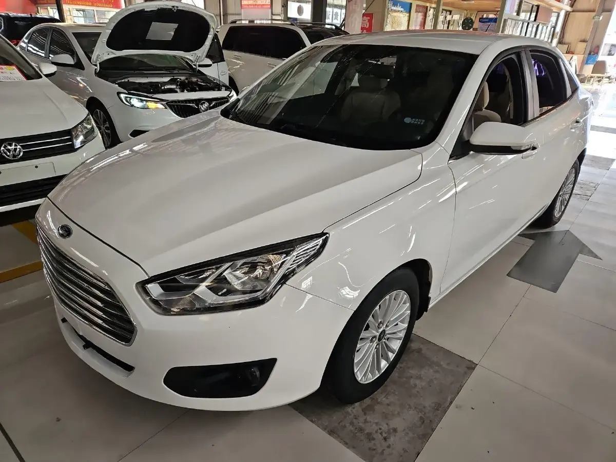 2015 Ford Escort 1.5L 113HP L4 5MT