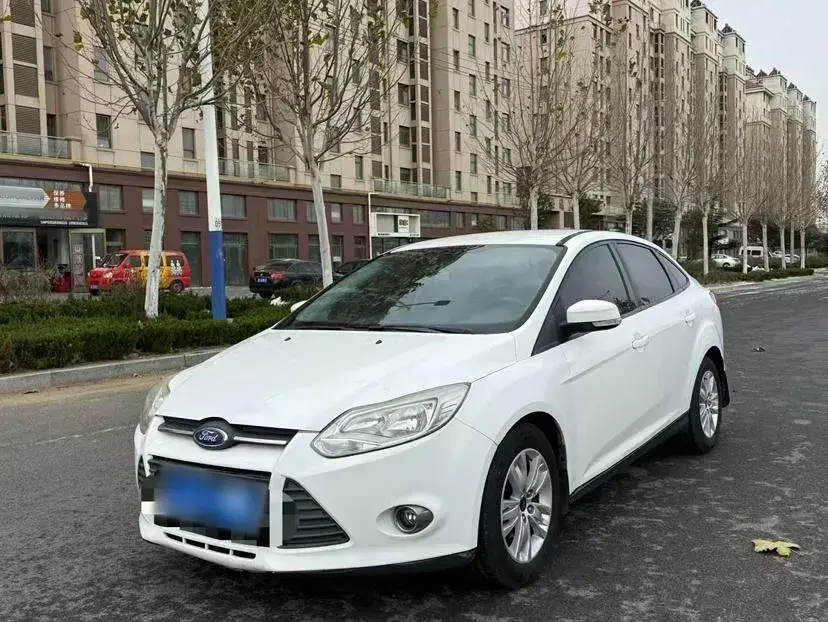 2012 Ford Focus 1.6L 125HP L4 5MT