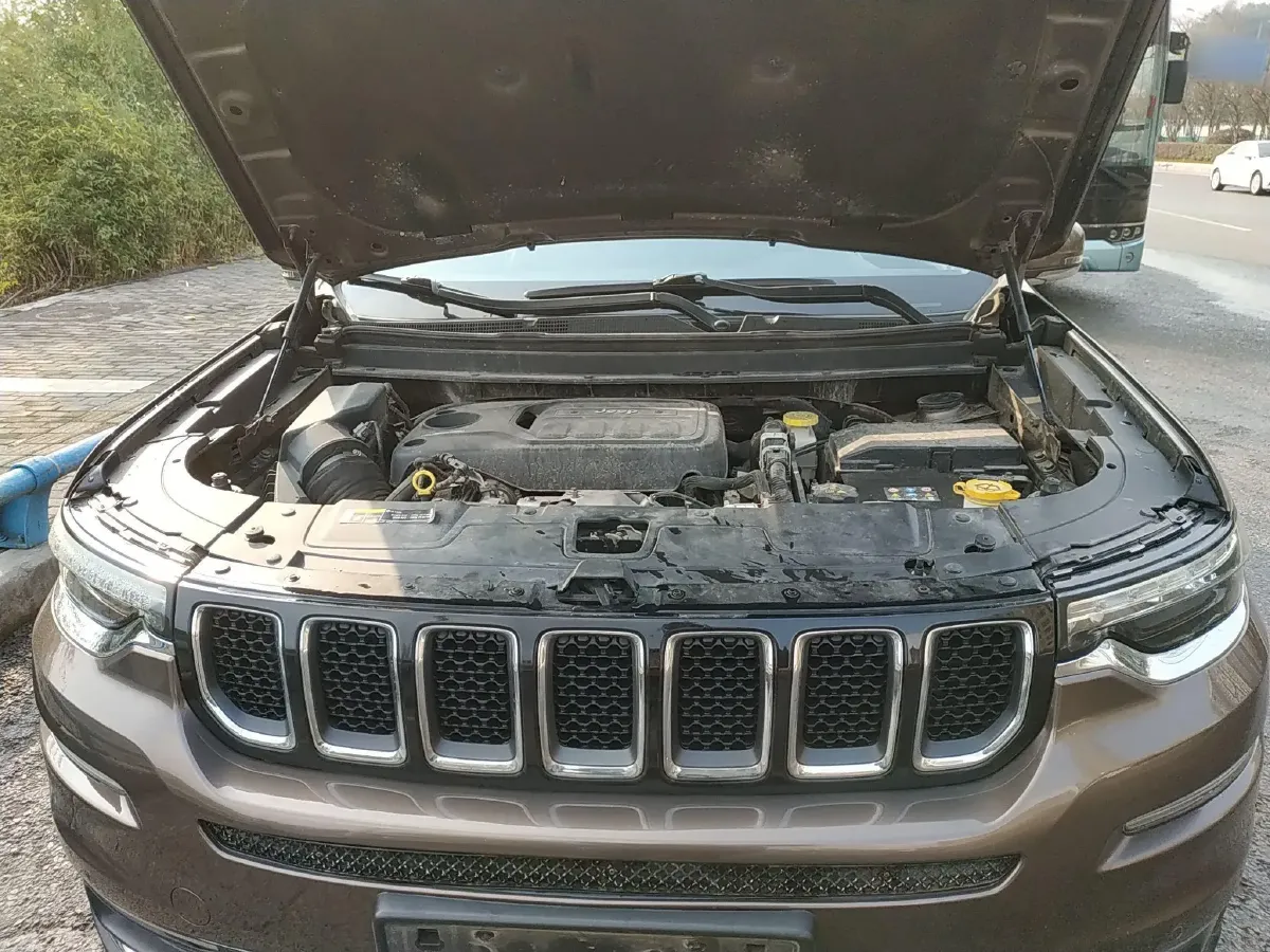 2018 Jeep Commander 2.0T 265HP L4 9AT,autocango,china used car exporter,china ev exporter,chinese used car exporter,chinese used ev exporter