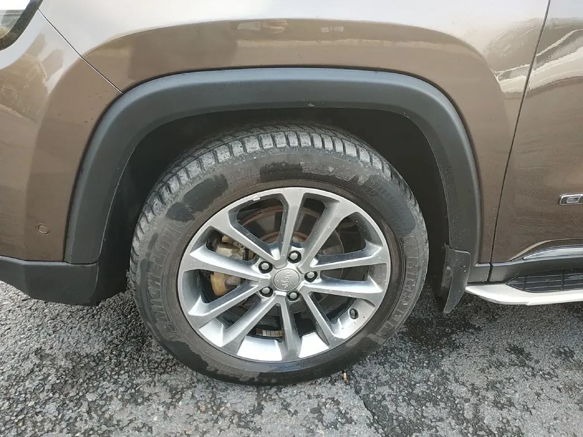 2018 Jeep Commander 2.0T 265HP L4 9AT,autocango,china used car exporter,china ev exporter,chinese used car exporter,chinese used ev exporter