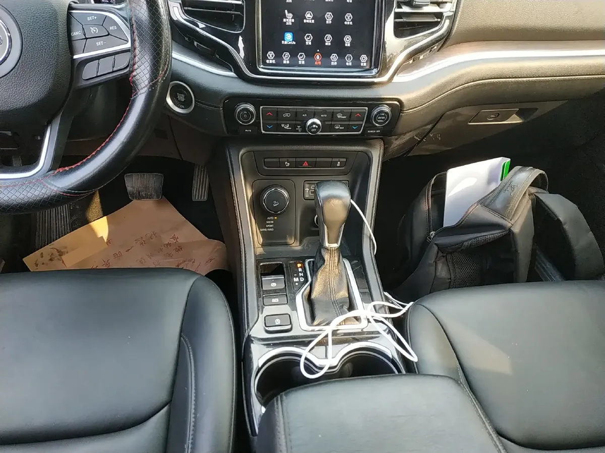 2018 Jeep Commander 2.0T 265HP L4 9AT,autocango,china used car exporter,china ev exporter,chinese used car exporter,chinese used ev exporter