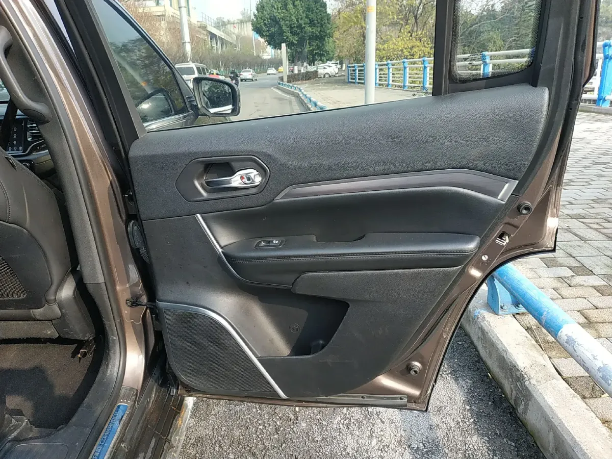 2018 Jeep Commander 2.0T 265HP L4 9AT,autocango,china used car exporter,china ev exporter,chinese used car exporter,chinese used ev exporter