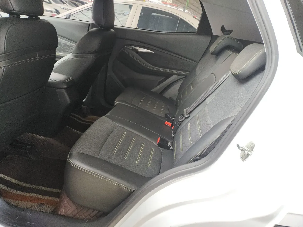 2020 BaoJun RS-3 1.5L 99HP L4 6MT,autocango,china used car exporter,china ev exporter,chinese used car exporter,chinese used ev exporter