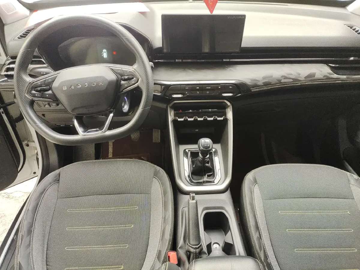 2020 BaoJun RS-3 1.5L 99HP L4 6MT,autocango,china used car exporter,china ev exporter,chinese used car exporter,chinese used ev exporter