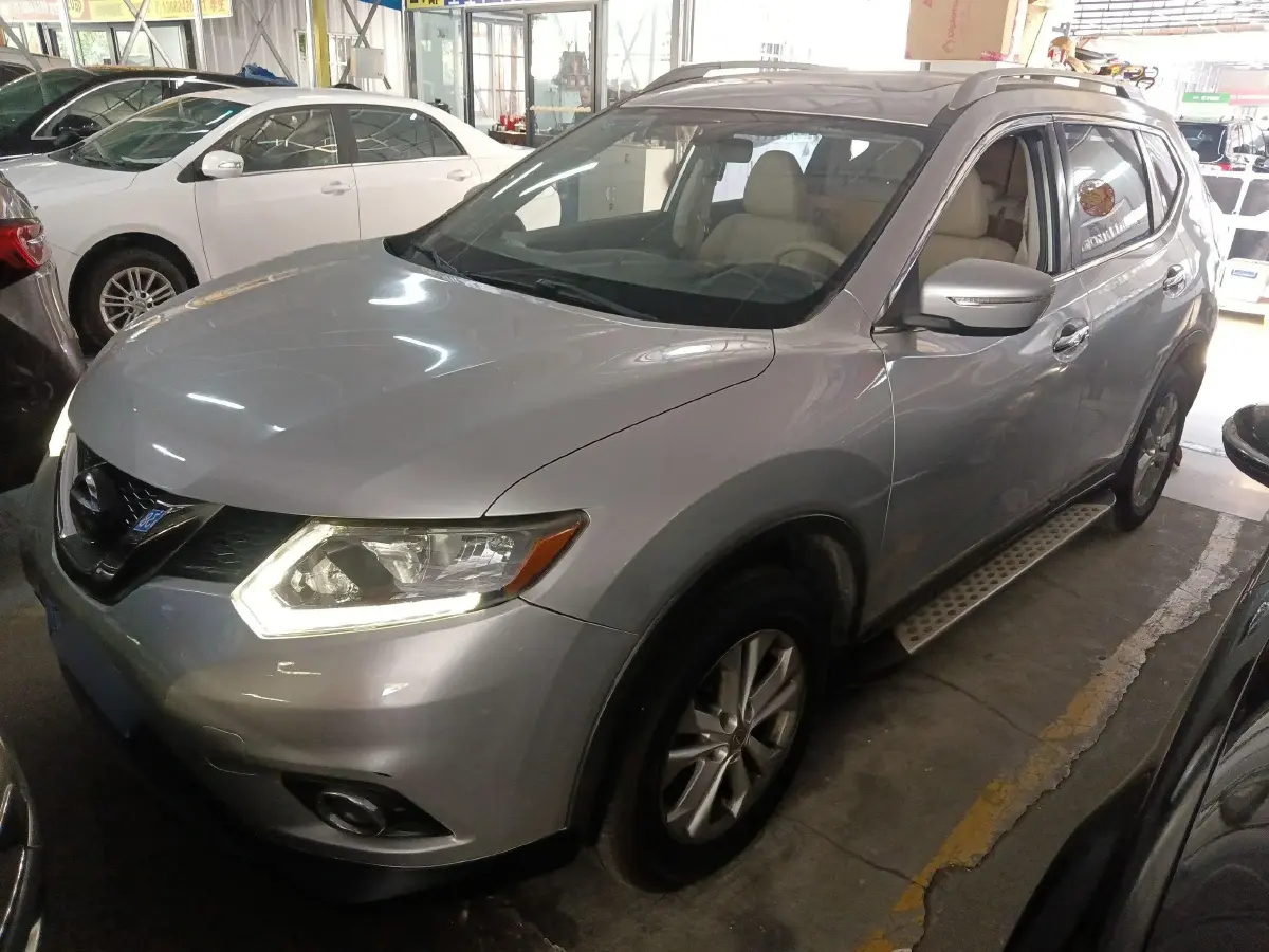 2014 Nissan X-Trail 2.5L 186HP L4 CVT