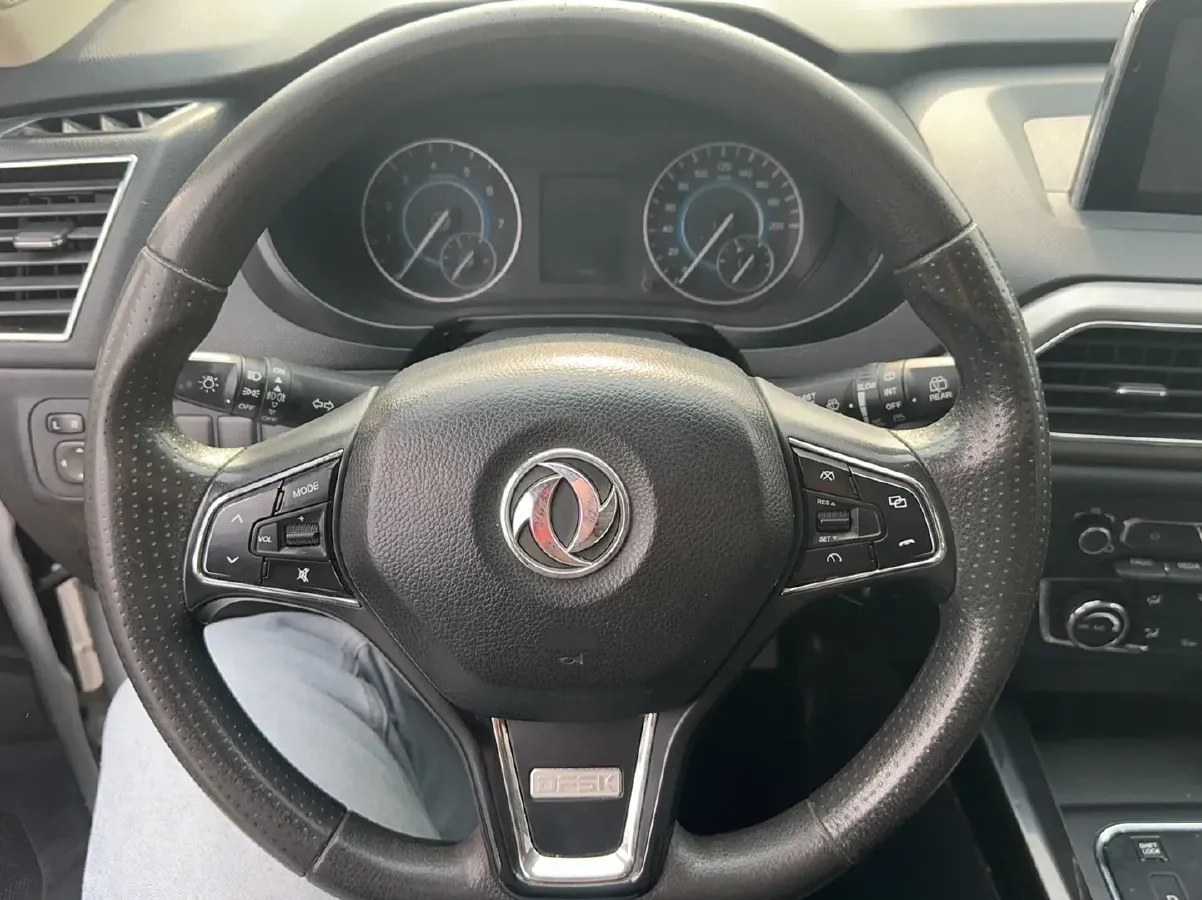 2018 DongFeng Fengon Fengon S560 1.8L 139HP L4 CVT,autocango,china used car exporter,china ev exporter,chinese used car exporter,chinese used ev exporter