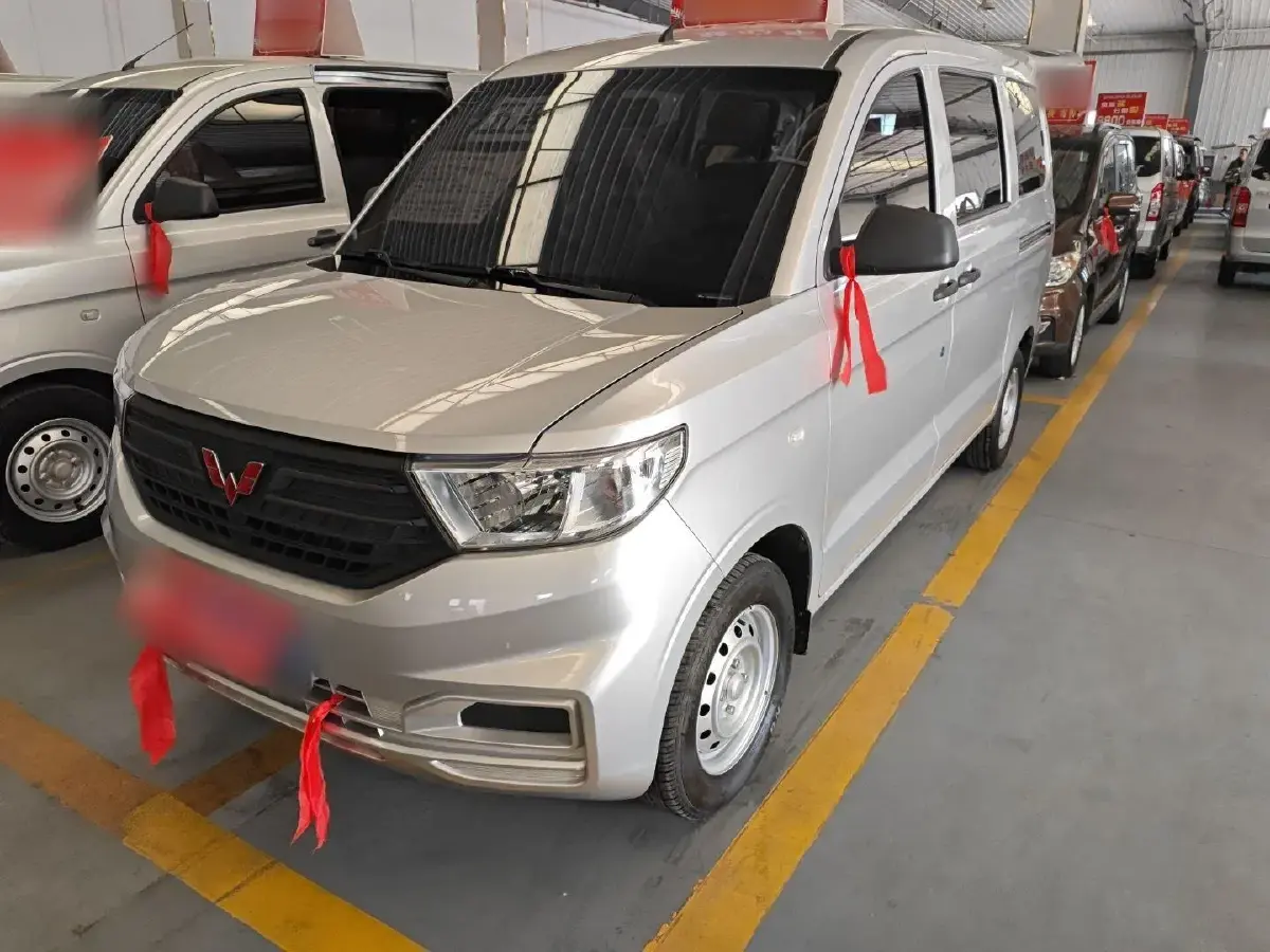 2022 WuLing HongGuang V 1.5L 99HP L4 6MT