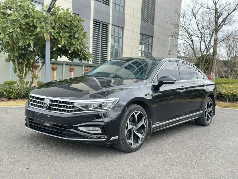2023 Volkswagen Magotan 2.0T 220HP L4 7DCT
