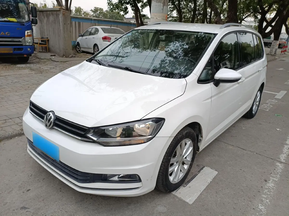 2016 Volkswagen Touran 1.4T 150HP L4 7DCT