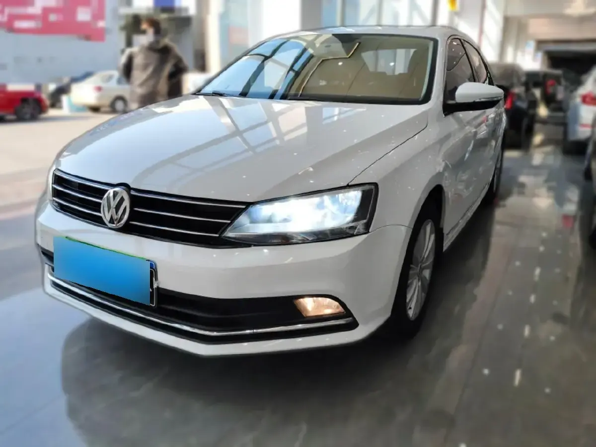 2015 Volkswagen Sagitar 1.4T 131HP L4 7DCT