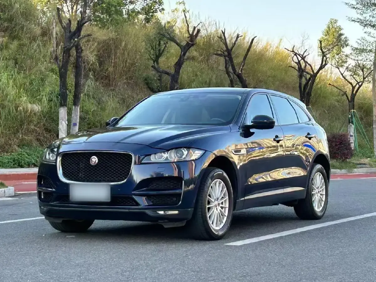 2016 Jaguar F-PACE 2.0T 241HP L4 8AT