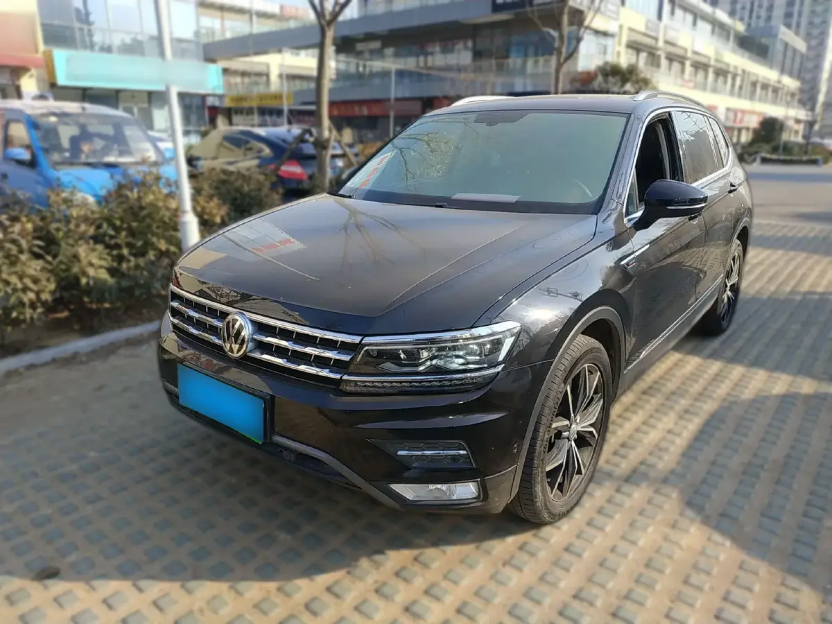 2017 Volkswagen Tiguan L 2.0T 220HP L4 7DCT
