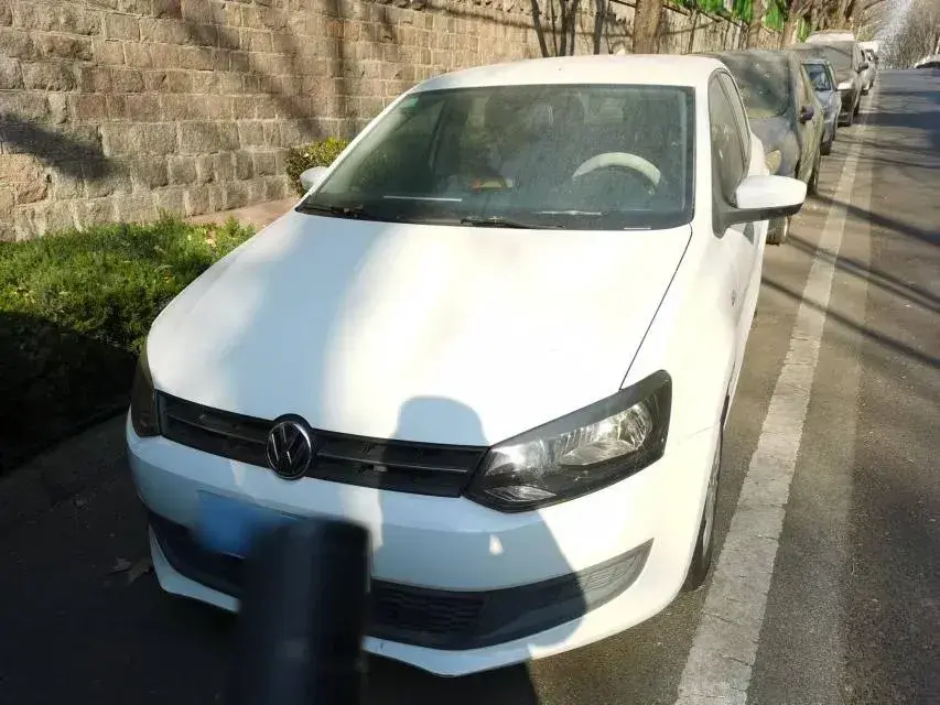 2013 Volkswagen Polo 1.4L 86HP L4 5MT