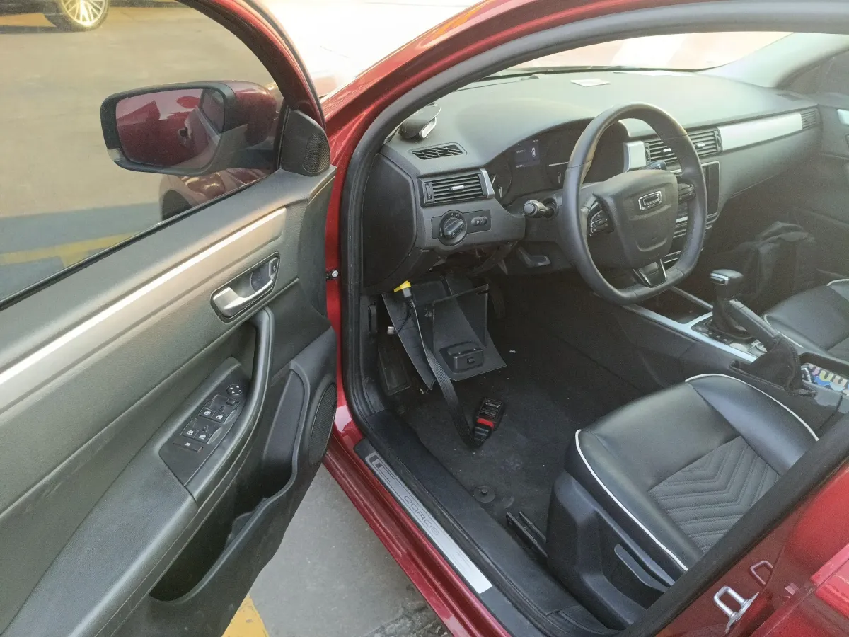 2014 Qoros 3 1.6L 126HP L4 6DCT,autocango,china used car exporter,china ev exporter,chinese used car exporter,chinese used ev exporter