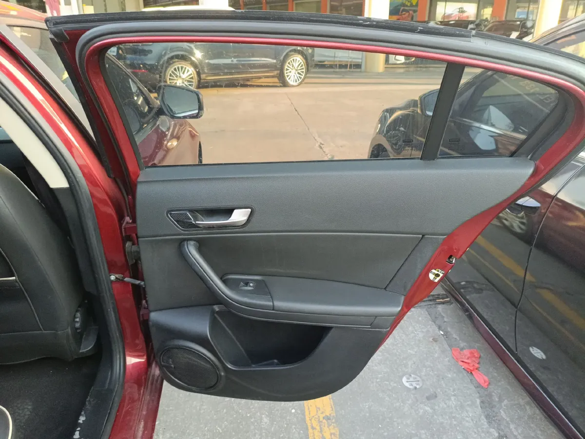 2014 Qoros 3 1.6L 126HP L4 6DCT,autocango,china used car exporter,china ev exporter,chinese used car exporter,chinese used ev exporter