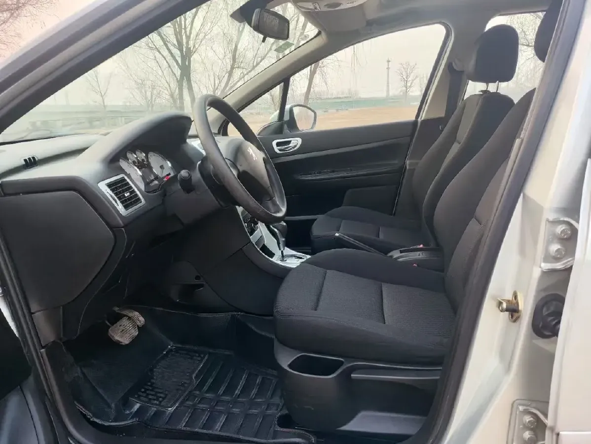 2013 Peugeot 307 1.6L 117HP L4 4AT,autocango,china used car exporter,china ev exporter,chinese used car exporter,chinese used ev exporter