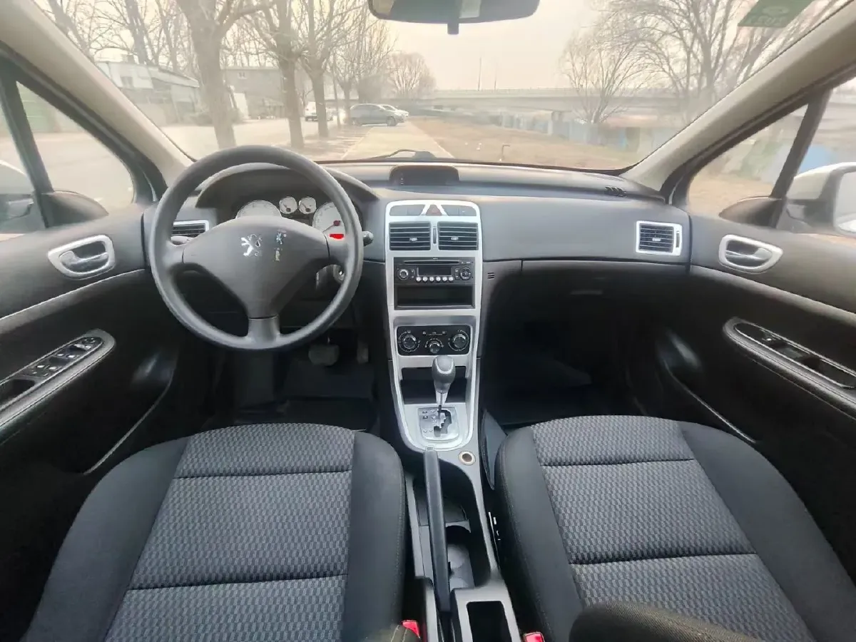 2013 Peugeot 307 1.6L 117HP L4 4AT,autocango,china used car exporter,china ev exporter,chinese used car exporter,chinese used ev exporter