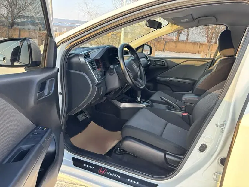 2017 Honda Gienia 1.5L 131HP L4 CVT,autocango,china used car exporter,china ev exporter,chinese used car exporter,chinese used ev exporter