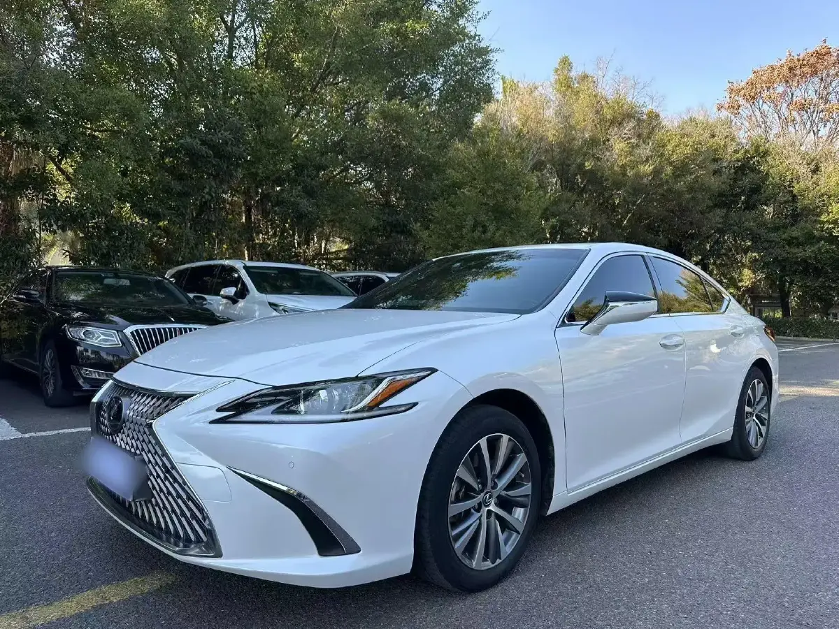 2020 Lexus ES 2.0L 173HP L4 CVT