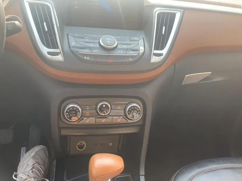 2015 Soueast DX7 1.5T 156HP L4 5AT,autocango,china used car exporter,china ev exporter,chinese used car exporter,chinese used ev exporter