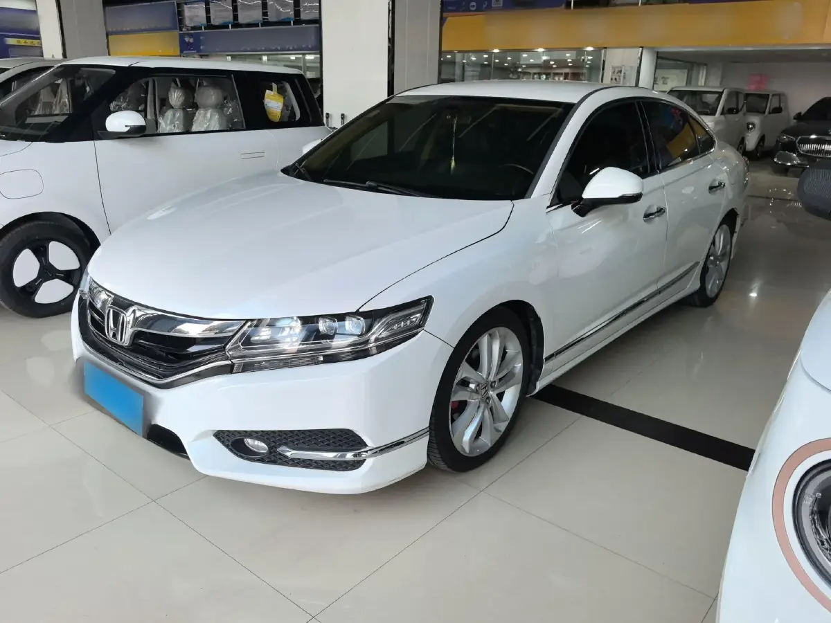 2015 Honda Spirior 2.0L 155HP L4 CVT